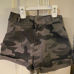 Hollister Ultra High Rise Mom Short 3”